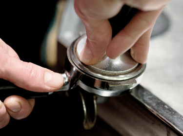 Compactar el café